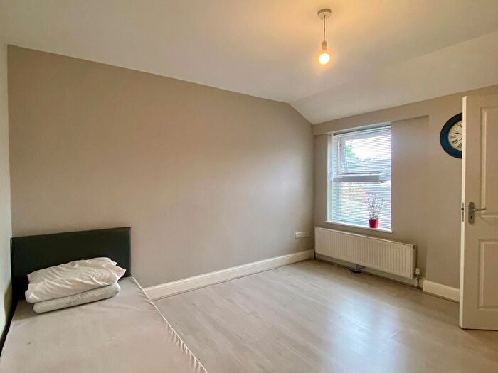1 Bedroom Flat To Rent In Garratt Terrace, London, SW17