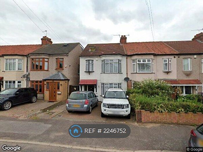 4 Bedroom Semi-Detached House To Rent In Dorset Avenue, Romford, RM1