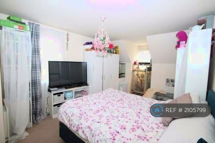 Studio To Rent In Dartford, Dartford, DA1