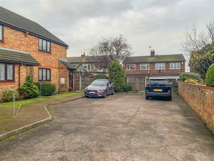 Houses for sale & to rent in SS7 5AG, High Road, St Marys Benfleet