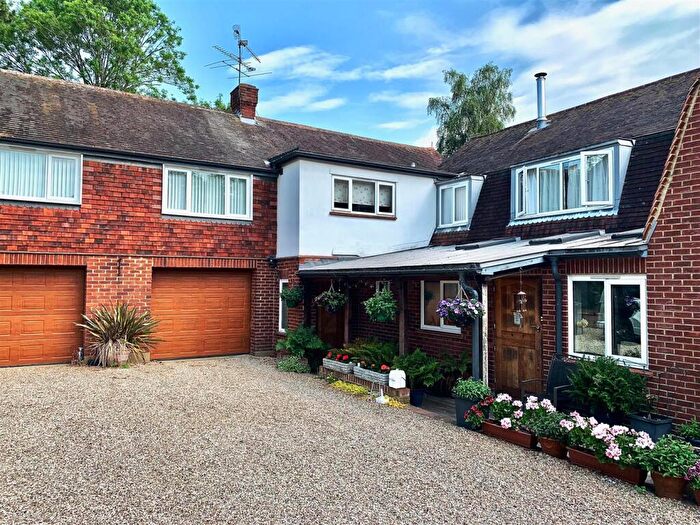 2 Bedroom Flat To Rent In Rettendon House, Main Road, Rettendon Common, CM3
