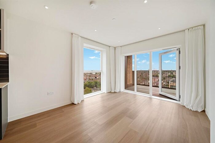 2 Bedroom Flat To Rent In Winchat House, Mary Neuner Road, N8