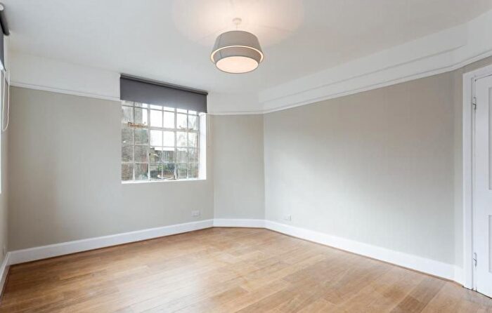 3 Bedroom Flat To Rent In Park Road, Marylebone, London, NW1