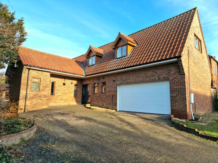 4 Bedroom Detached House For Sale In Newark Hill, Foston, Grantham, NG32