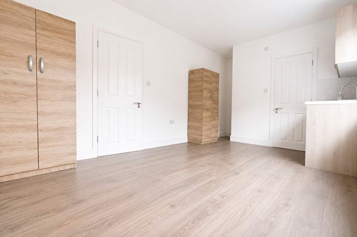 Property To Rent In Ballards Lane, London, N3