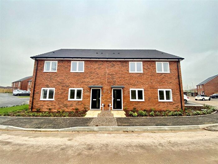 2 Bedroom Flat To Rent In Kiddlestitch Road, Uttoxeter, Staffordshire, ST14