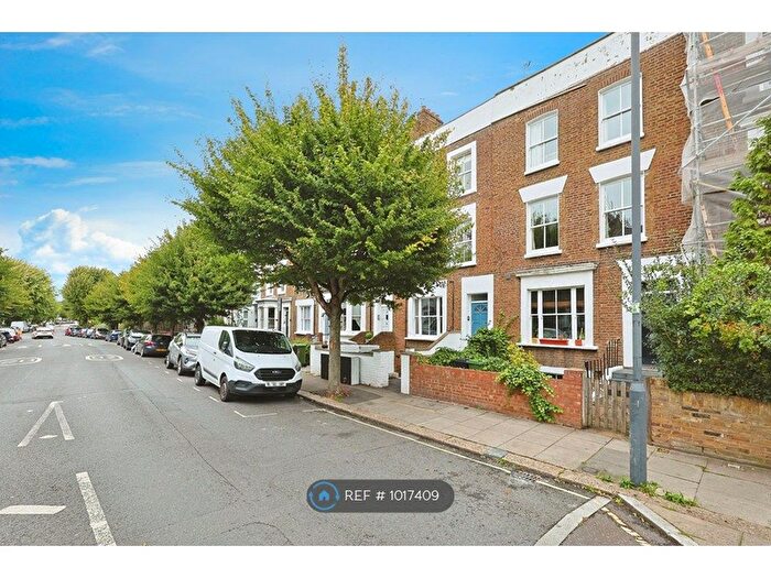 2 Bedroom Flat To Rent In Coningham Rd, London, W12