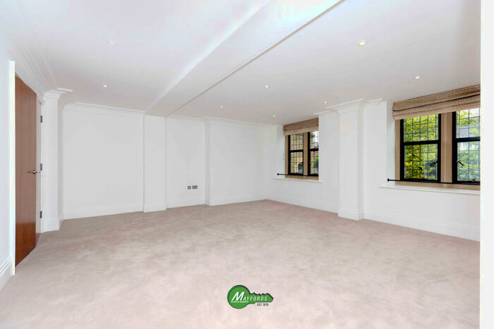 3 Bedroom Flat For Sale In Havanna Drive, London, NW11