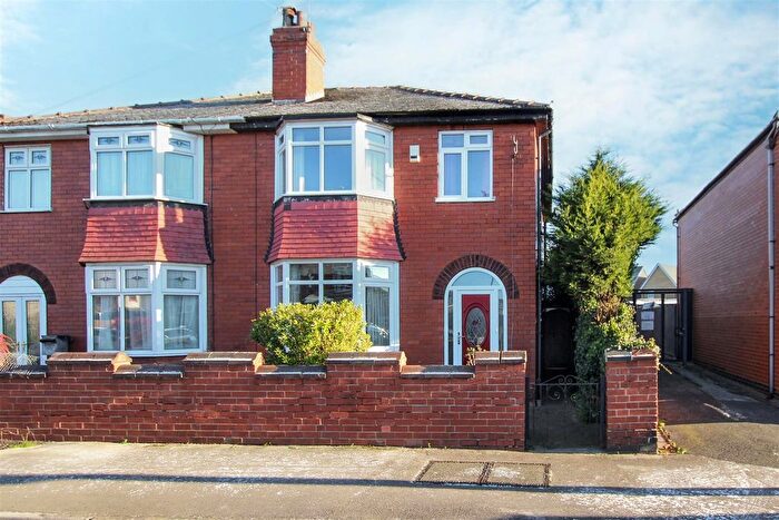 3 Bedroom Semi Detached House For Sale In St. Annes Road, Belle Vue, Doncaster, DN4