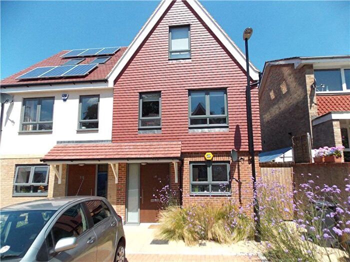 3 Bedroom Detached House To Rent In Hamlyn Gardens, London, SE19