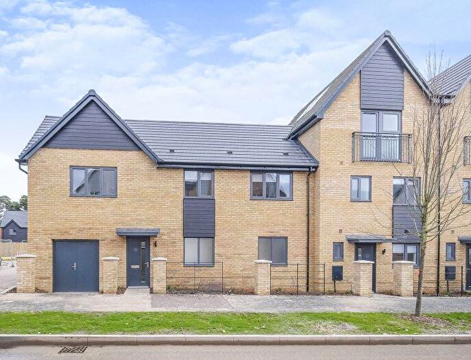 2 Bedroom Flat To Rent In Buckler Ride, Crowthorne, RG45