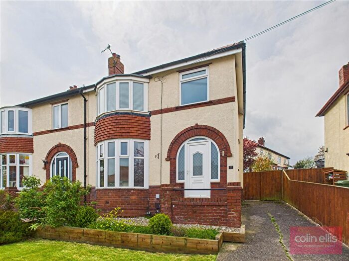 4 Bedroom Semi Detached House For Sale In Newlands Park Grove, Scarborough, YO12