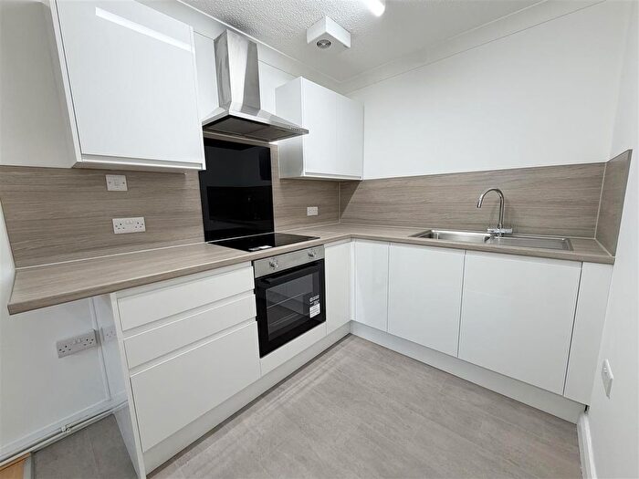 2 Bedroom Flat To Rent In Seymour Court, Bury Old Road, Salford, M7