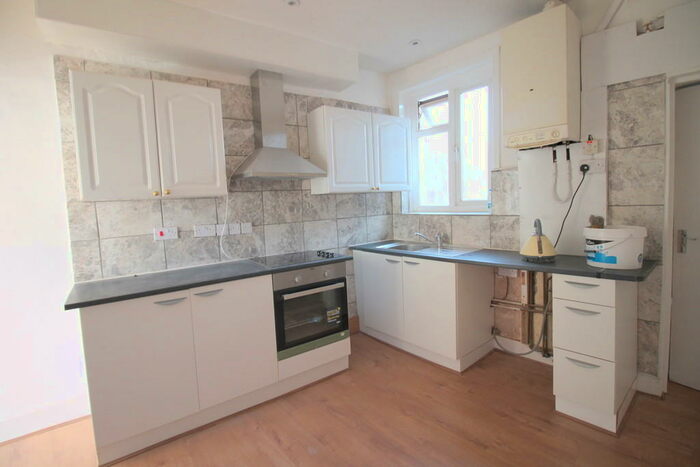 2 Bedroom Apartment To Rent In Westbury Avenue, London, N22