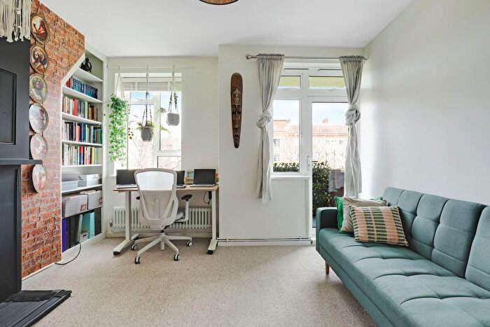 2 Bedroom Flat For Sale In Kingswood Estate, Dulwich, SE21