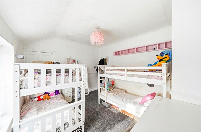 2 Bedroom End Of Terrace House For Sale In Laurel Close, Dartford, DA1