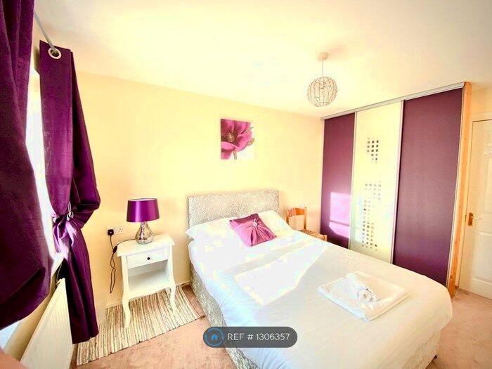 4 Bedroom Terraced House To Rent In Burndell Way, Hayes UB4