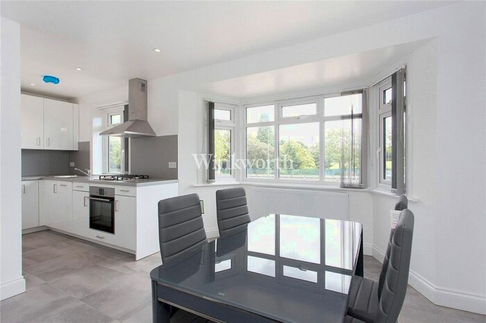 2 Bedroom Flat To Rent In Hendon Way, London, NW2