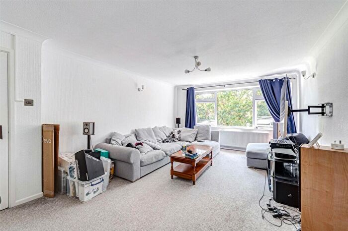 2 Bedroom Flat To Rent In College Gardens, Worthing, BN11