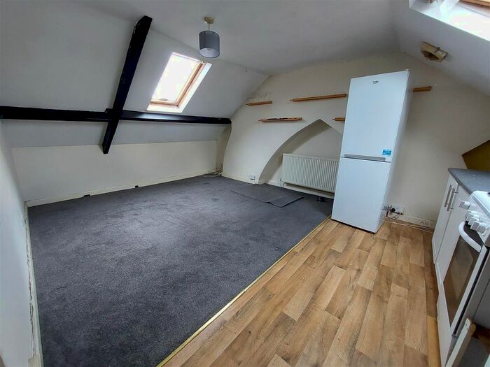 Studio To Rent In Woodville Road, Cathays, Cardiff, CF24