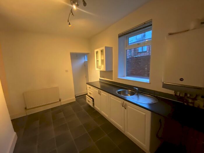 3 Bedroom Flat To Rent In Eastbourne Road, Gateshead, NE8