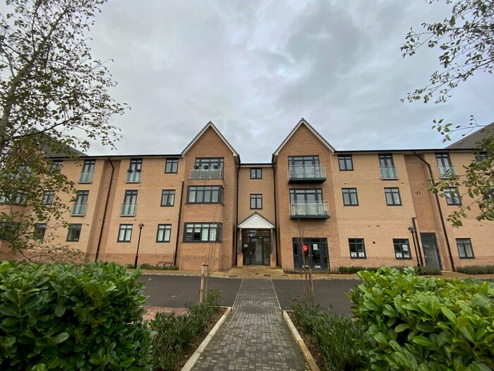 2 Bedroom Flat To Rent In Station Road, Cuffley, Potters Bar, EN6