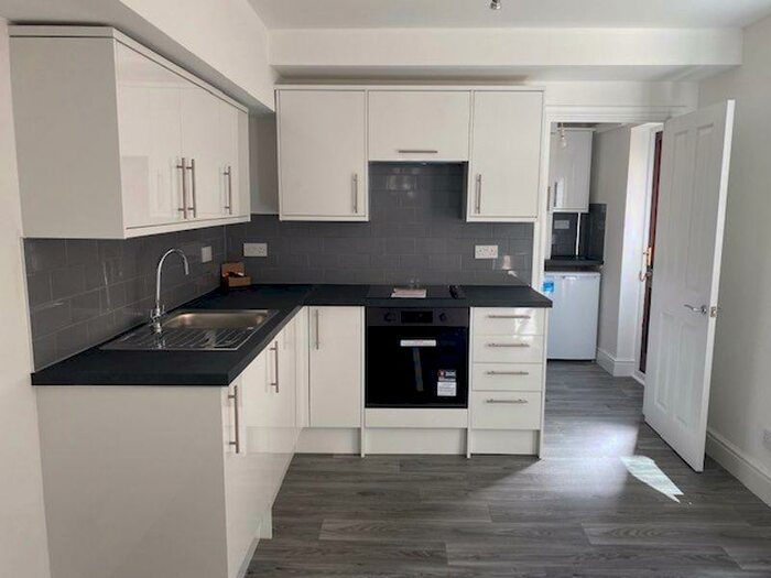 1 Bedroom Flat To Rent In Bed Flat To Rent Ecclesbourne Road Thornton Heath &pound;, CR7