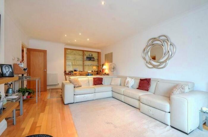 2 Bedroom Flat To Rent In Praed Street, Paddington, London, W2