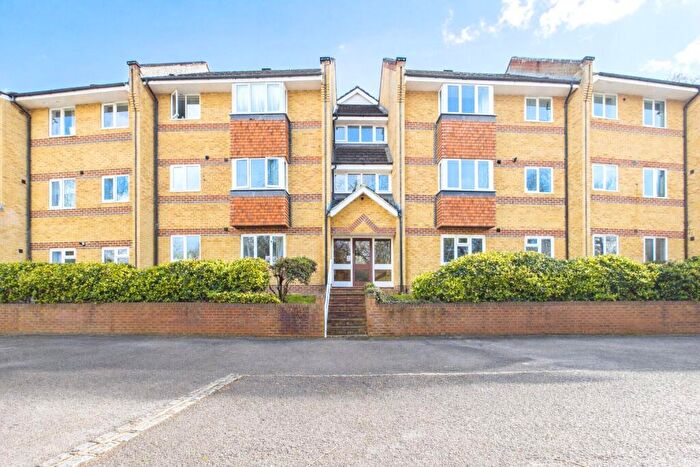 1 Bedroom Apartment For Sale In Armour Hill, Tilehurst, Reading, Berkshire, RG31