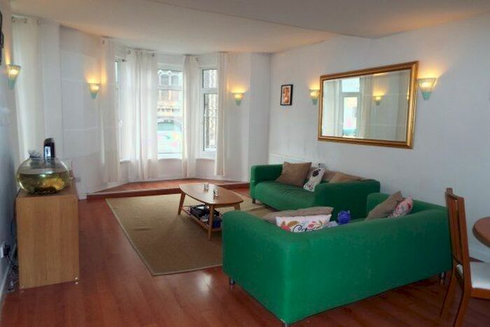 2 Bedroom Flat To Rent In Albany Road, Cardiff, CF24