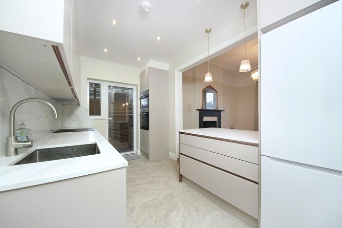 1 Bedroom Flat To Rent In Rosemont Road, W3