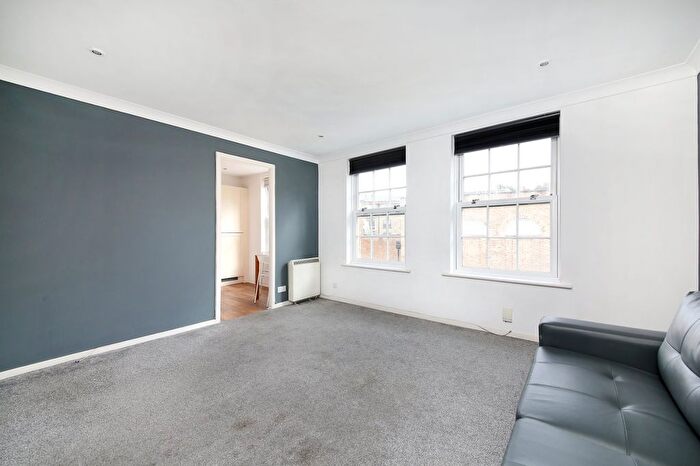 1 Bedroom Flat For Sale In Vicarage Crescent, Battersea Park, SW11