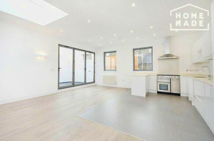 2 Bedroom Flat To Rent In County Street, London, SE1