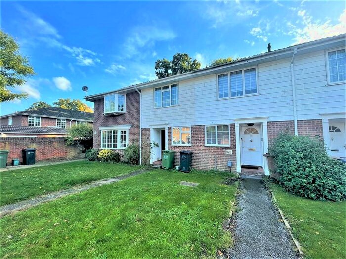 2 Bedroom Terraced House To Rent In Cumberland Avenue, GU2