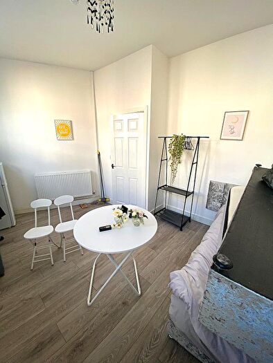 3 Bedroom End Of Terrace House To Rent In Penarth Road, Cardiff, CF11