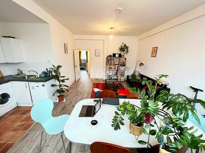 2 Bedroom Apartment To Rent In Camden Road, London, N7