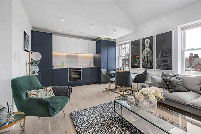 2 Bedroom Flat To Rent In Mitcham Lane, London, SW16