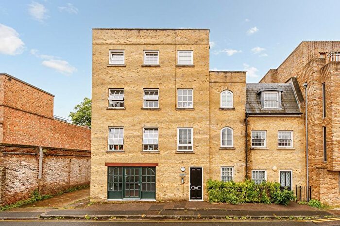 2 Bedroom Flat For Sale In Dolman Road, London, W4