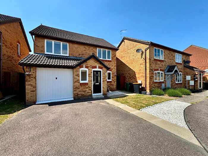 4 Bedroom Detached House For Sale In Nicholls Close, Barton Le Clay, Bedfordshire, MK45