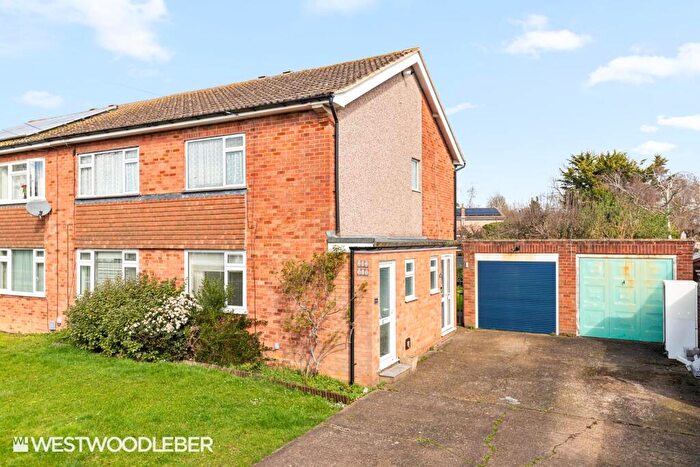 2 Bedroom Maisonette For Sale In Cozens Road, Ware, SG12