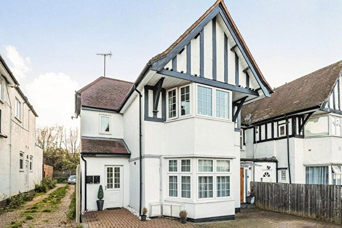 2 Bedroom Flat For Sale In Heathfield Gardens, Brent Cross, London, NW11