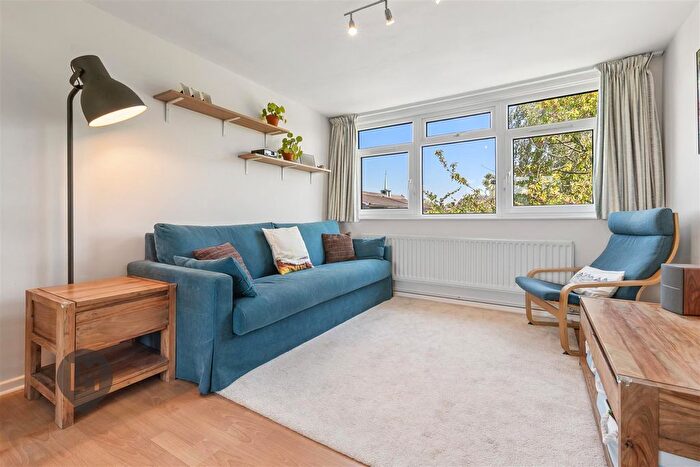 2 Bedroom Flat For Sale In Astonville Street, London, SW18