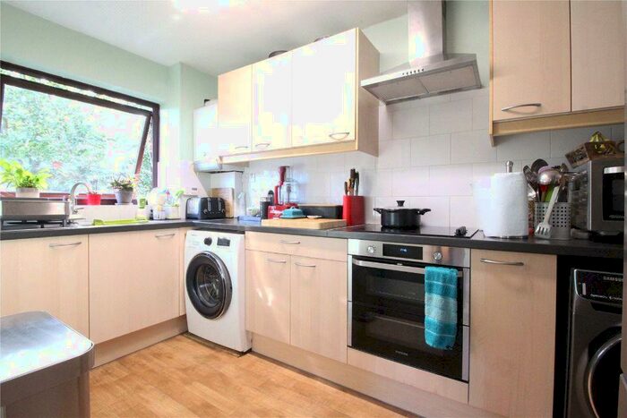 2 Bedroom Apartment To Rent In Hillcrest, Farnham, GU9