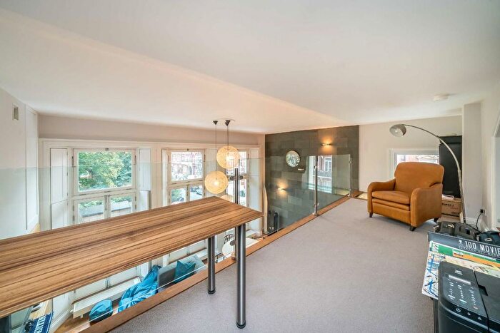 1 Bedroom Flat To Rent In Earl's Court Square, London, SW5