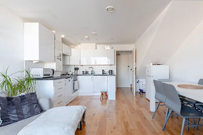 2 Bedroom Flat To Rent In Deptford High Street, London ., SE8