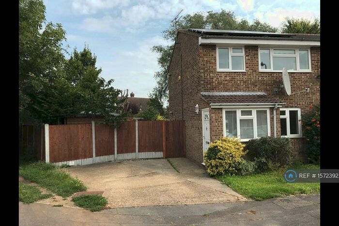 3 Bedroom End Of Terrace House To Rent In Primula Way, Chelmsford, CM1