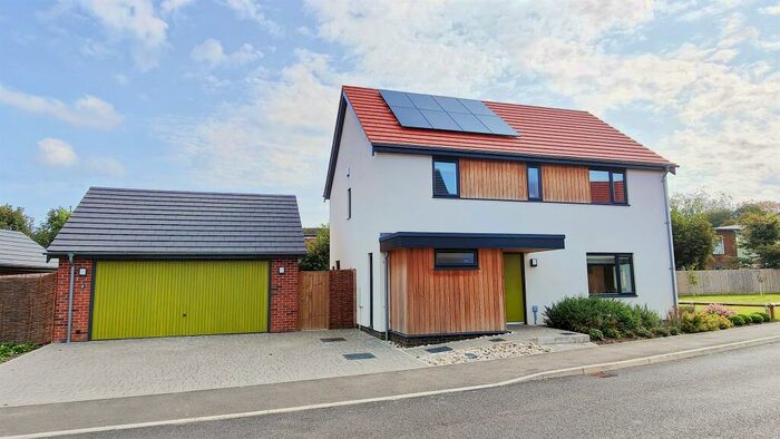 4 Bedroom Detached House For Sale In Norwich Road, Watton, Thetford, IP25