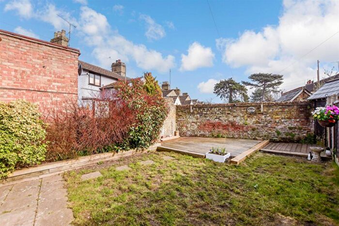 2 Bedroom End Of Terrace House For Sale In Rochester Road, Aylesford, Kent, ME20