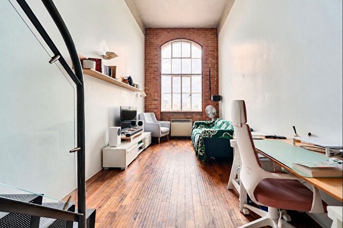 1 Bedroom Flat For Sale In Manhattan Building, Bow Quarter, London, E3