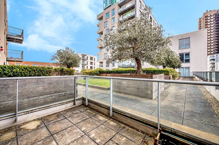 2 Bedroom Flat To Rent In Christian Street, Shadwell, London, E1